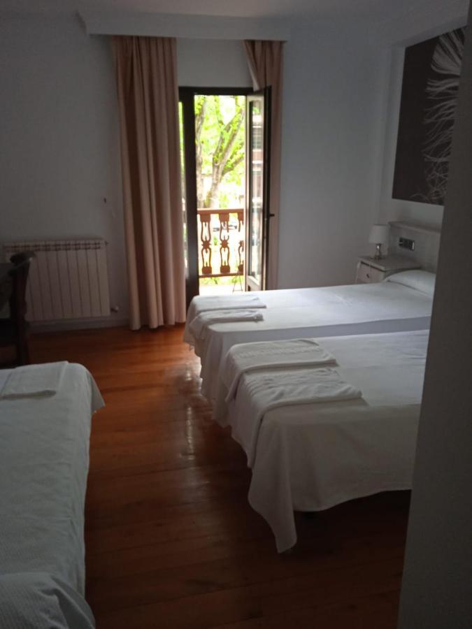 Hotel Pisuerga Proaza Buitenkant foto